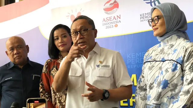 Menteri Perdagangan (Mendag) Zulkifli Hasan menginginkan UMKM bisa menjadi penyuplai di ritel modern. Hal tersebut diungkap di Bandar Lampung, Kamis (2/3/2023).