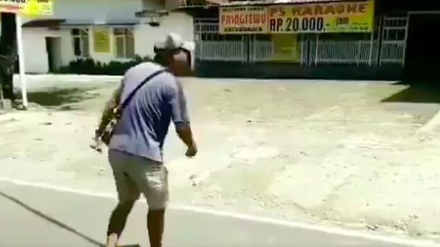 Dampak Pandemi Corona Begini Aksi Lucu Tukang Parkir Saat Sepi Pengunjung Citizen6 Liputan6 Com