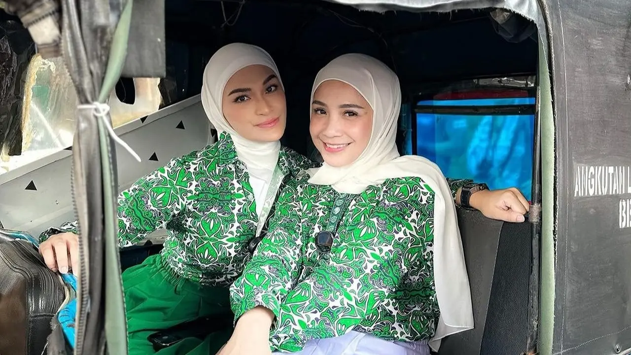 Nagita Slavina pakai baju batik sekolah