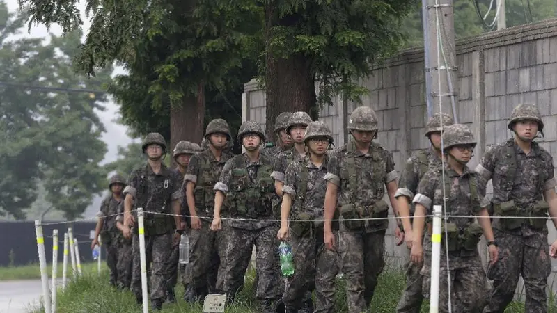 Tentara Korea Selatan bersiap melakukan pembersihan ranjau di DMZ (AP/Ah Young -joon)
