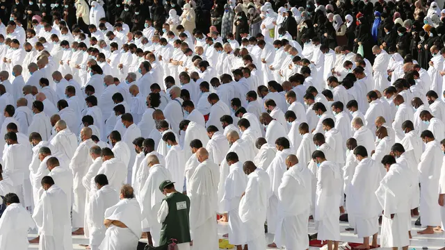 Arab Saudi Kembali Terapkan Langkah Jarak Sosial di Masjidil Haram
