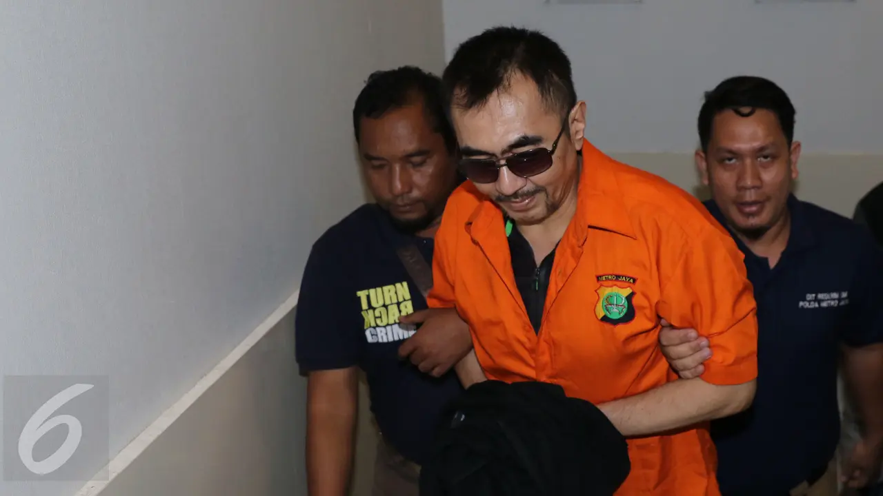 20161021-Gatot Brajamusti Dibawa ke Polda Metro-Jakarta