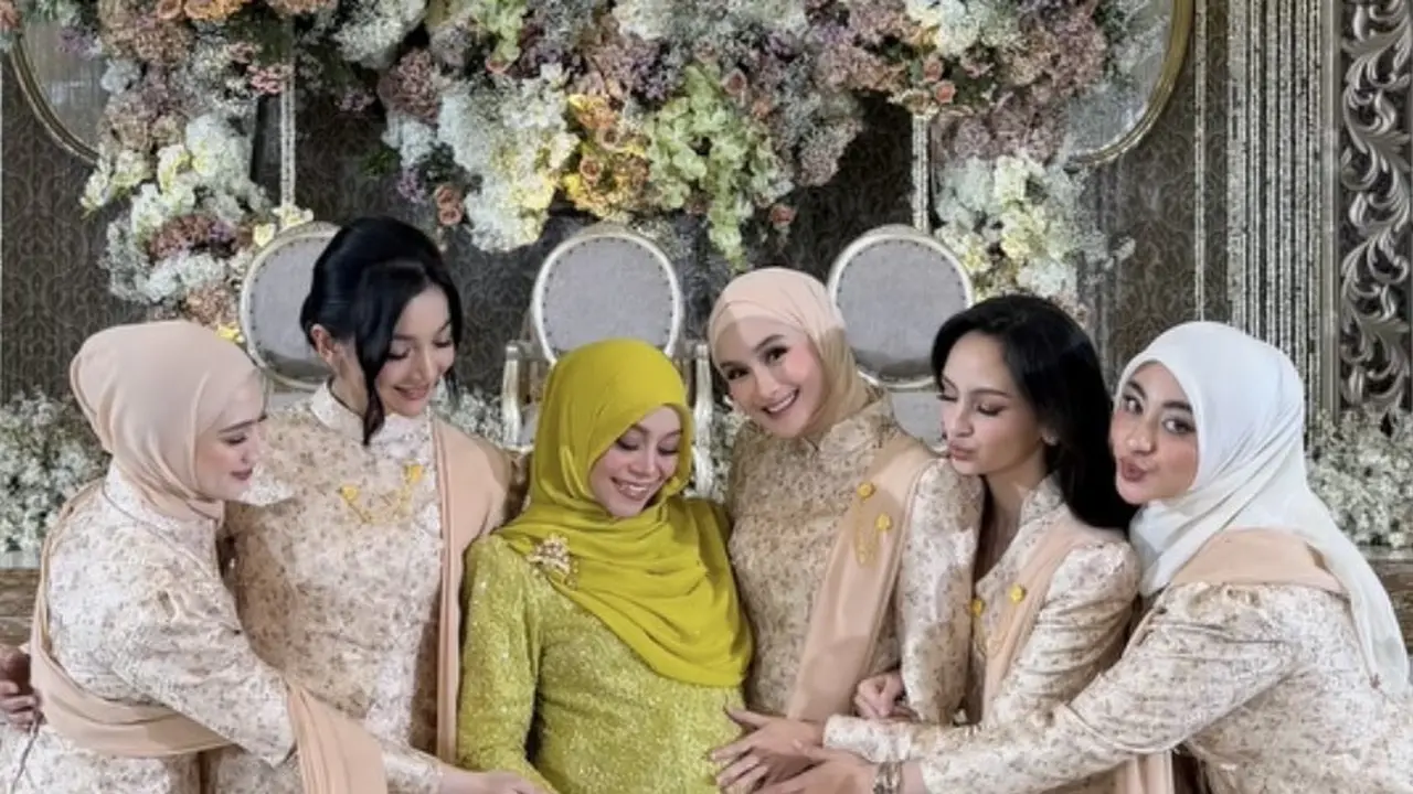 Selebritis saat Jadi Maternity Bestie di Tujuh Bulanan Anak ke-3 Lesti Kejora. [@valtifanka]