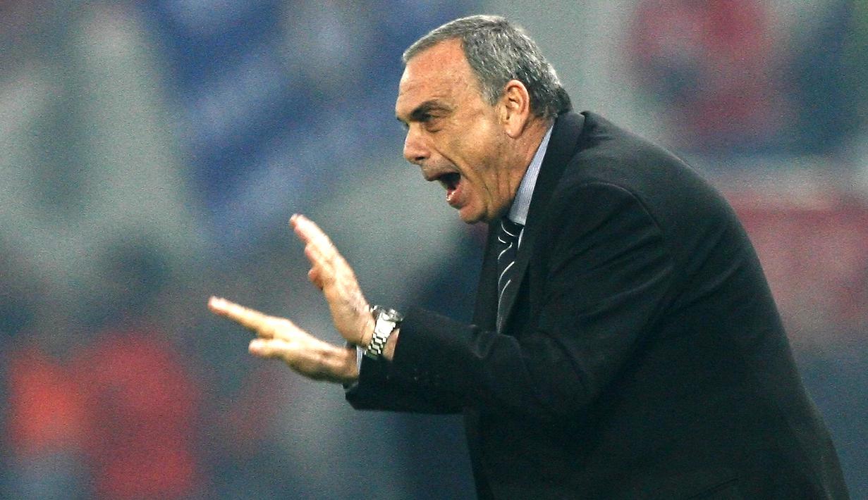 4. Avram Grant. Pria asal Israel ini menggantikan posisi yang ditinggalkan Jose Mourinho pada awal musim 2007/2008. Berpeluang merebut trofi Liga Champions, namun akhirnya kandas setelah dipecundangi Manchester United di partai final. Total menghabiskan waktu 247 hari di Chelsea. (AFP/Aris Messinis)