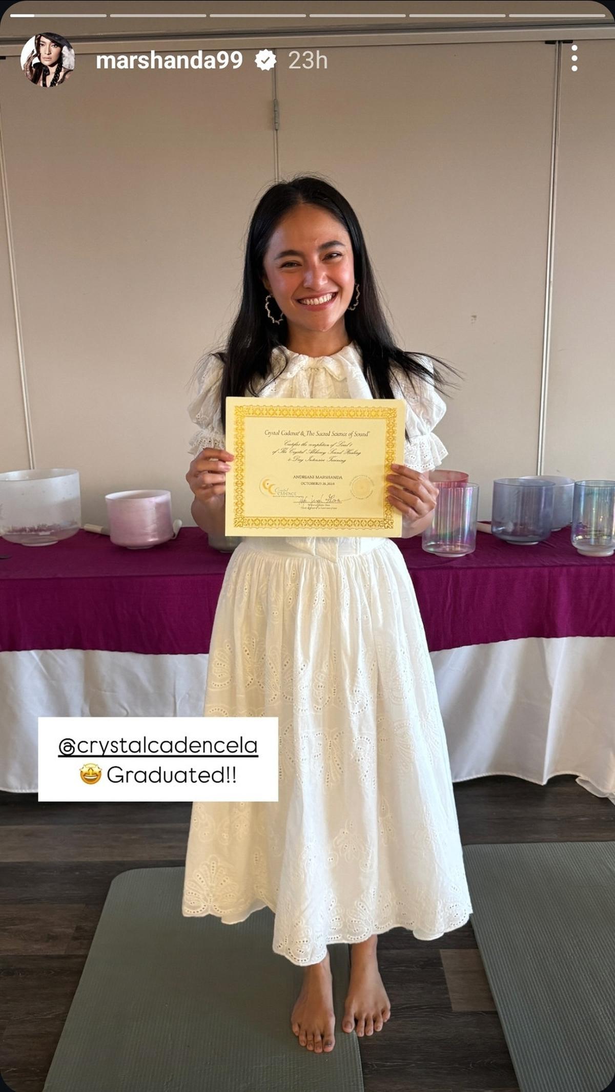 8 Potret Marshanda Pelatihan Sound Healing di Los Angeles, Dapat Sertifikat - Tampil Cantik Saat Kelulusan