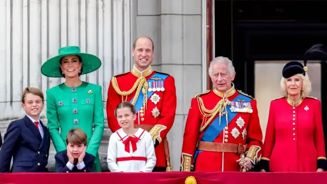 Ekspresi Candid Pangeran Louis yang Menggemaskan Saat Trooping the Colour yang Bikin Salah Fokus