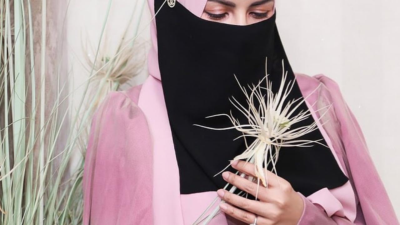 Deretan Artis yang Memutuskan Berhijrah dengan Cadar, Menjauh dari Dunia Hiburan