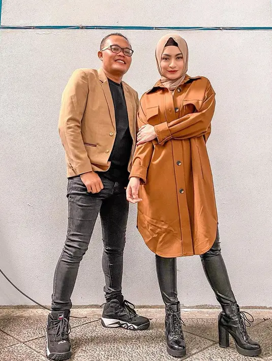 Menikah dengan Nathalie Holscher, Sule semakin menunjukan kebahagiaannya sebagai pasangan pengantin baru. Pasalnya, Nathalie juga sangat diterima oleh anak-anak Sule dan juga keluarganya. (Instagram/ferdinandsule)