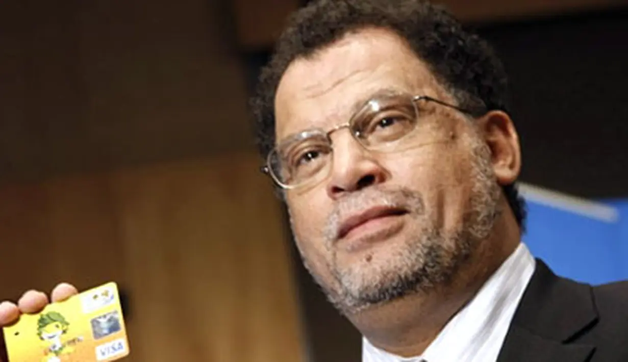 Danny Jordaan, Chief Executive officer of the 2010 World Cup local organizing committee addresses on February 18, 2009 a FIFA Ticketing media seminar at the Sandton Convention center in Johannesburg. AFP PHOTO/GIANLUIGI GUERCIA