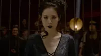 Berperan Jadi Nagini, Claudia Kim Ubah Warna Favorit