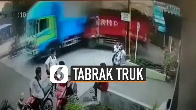 Detik-detik kecelakaan tersebut terekam kamera CCTV.