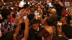 Gubernur DKI Jakarta, Anies Baswedan ketika tiba pada acara perayaan Natal bersama Pemprov dan masyarakat Kristen dan Katholik DKI Jakarta di  Kemayoran, Jakarta, Sabtu (13/1). (Liputan6.com/Herman Zakharia)