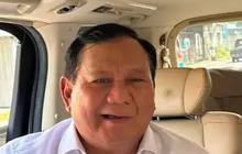 VIDEO: Momen Prabowo Lepas Kemeja Kebanggaan & Berikan Jam Tangan ke Emak-Emak di NTT