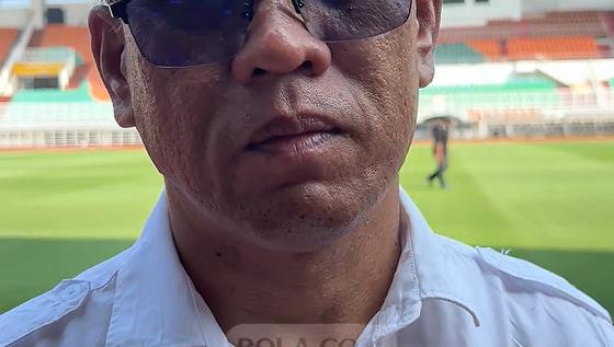 Delegasi Timnas Kamboja mengunjungi Stadion Pakansari Bogor untuk cek kondisi rumput