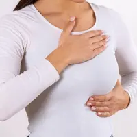 Memperhatikan kesehatan payudara (Foto: Freepik.com)