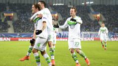 Penyerang Wolfsburg, Max Kruse, merayakan gol yang dicetaknya ke gawang Gent pada laga 16 besar Liga Champions leg pertama di Stadion Ghelamco Arena, Belgia, Kamis (17/2/2016). Gent takluk 2-3 dari Wolfsburg. (AFP/Yorick Jansens)