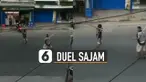 Beredar video dua lelaki saling adu senjata tajam di tengah jalan.