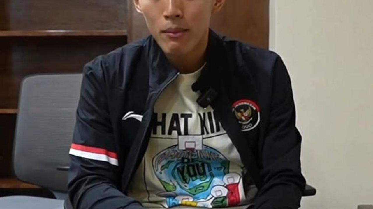 "Ada beberapa yang udah dibawa ke koper juga, paling ini beberapa barang yang saya buat di pesawat lah," ujar Jojo di awal video.