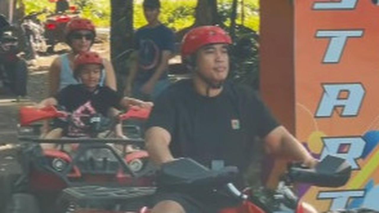 Potret Gaya Santai Ardi Bakrie Suami Nia Ramadhani Liburan di Yogyakarta, Andalkan Kaus Polos