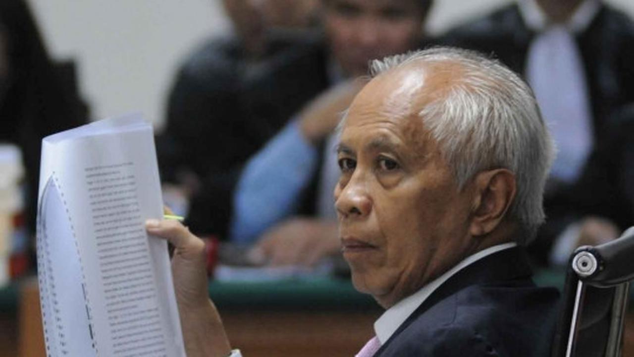 Sidang perdana, OC Kaligis dengar dakwaan JPU