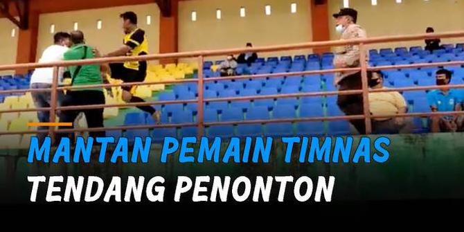 VIDEO: Duh, Mantan Pemain Timnas Indonesia Tendang Penonton Saat Laga