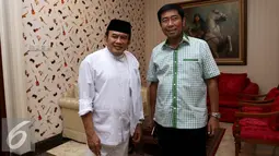 Politikus PPP, Abraham Lunggana foto bersama dengan Ketua Umum Partai Idaman, Rhoma Irama, Jakarta, Jumat (18/3). Lulung mengaku siap ikut maju sebagai bakal calon Gubernur DKI Jakarta pada Pilkada 2017 melawan Ahok. (Liputan6.com/Gempur M Surya)