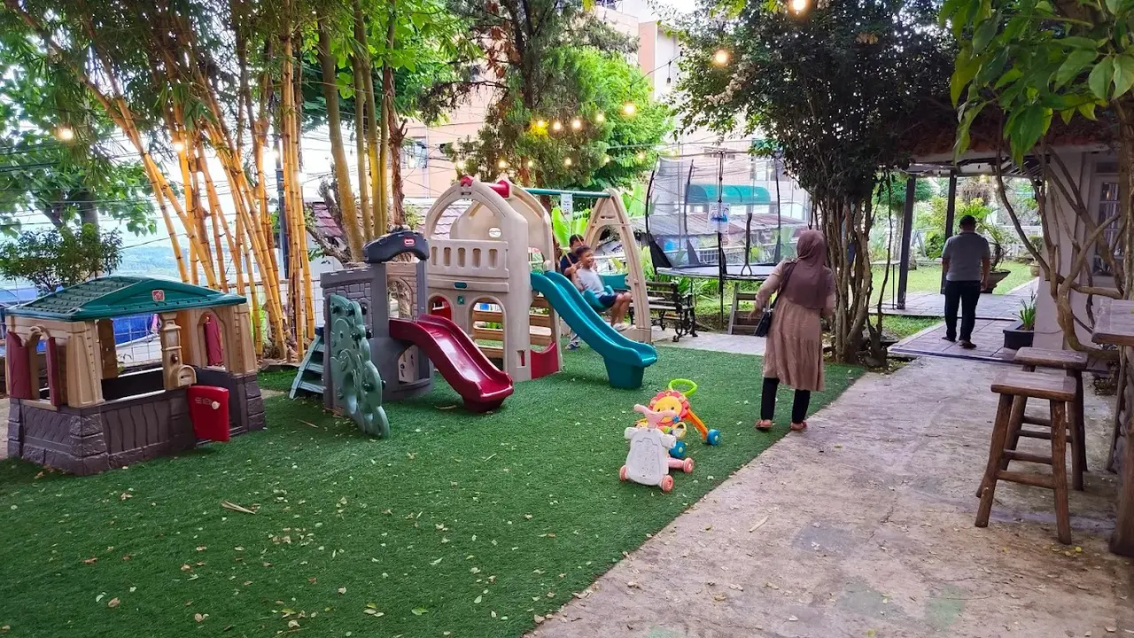 Rekomendasi Tempat Makan Siang di Bandung Kids Friendly