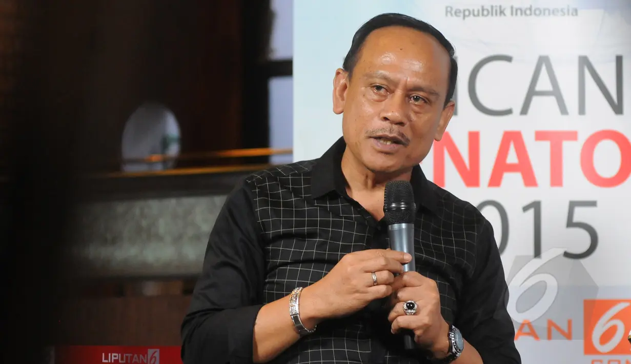 Anggota DPD RI 2014-2019, Ajiep Padindang saat menjadi pembicara dalam diskusi bincang senator 2015 "Gejolak dan Masa Depan Rupiah" di Jakarta, Minggu (29/3/2015). (Liputan6.com/Herman Zakharia)