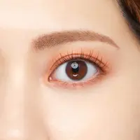 Tampilan riasan mata ketika menggunakan produk eyeshadow dari Paul & Joe.