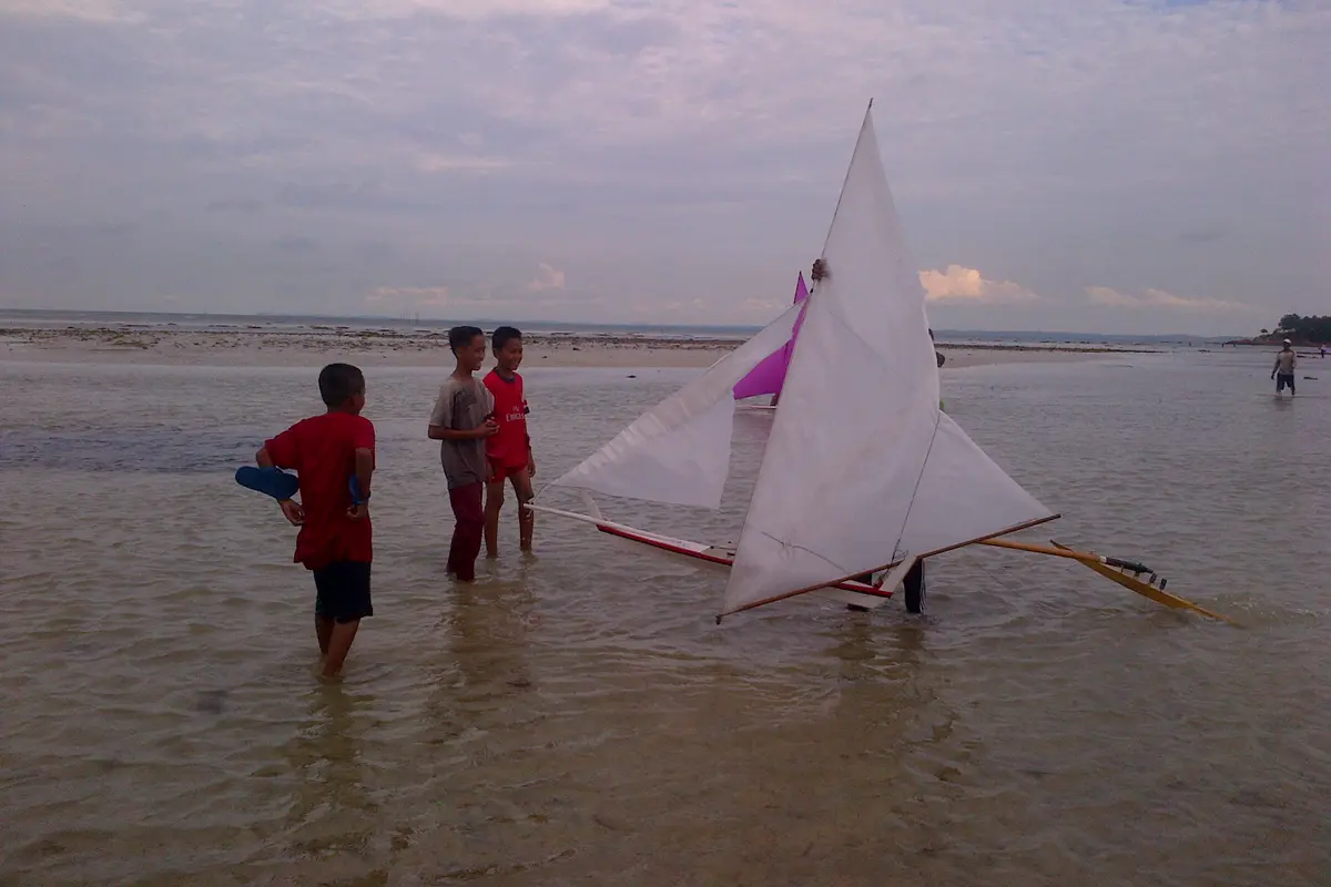 Serunya Lomba Jong, Si Sampan Layar Mini Khas Melayu