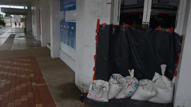 Kota Ayr di Queensland bersiap menghadapi badai Siklon Debbie kategori empat yang mendekat, 28 Maret 2017. (phys.org)