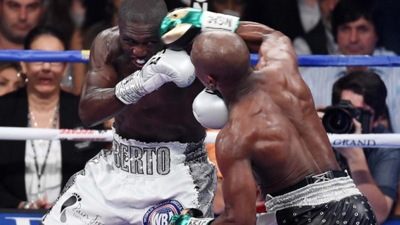 Ini pukulan-pukulan telak Mayweather di wajah Berto