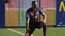 5. Kevin Prince Boateng - Kevin Prince Boateng mengalami hal yang tidak menyenangkan saat bermain bersama Barcelona. Mantan gelandang AC Milan tersebut alami kerampokan ketika berlaga melawan Real Valladolid di kompetisi La Liga. (AFP/Lluis Gene)