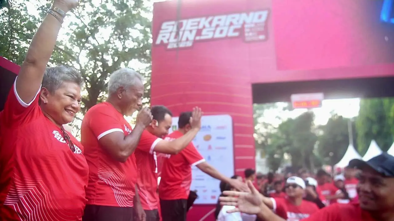 Ketua DPP PDIP, Komarudin Watubun, usai menghadiri Soekarno Run Solo 2025 di Benteng Vastenburg, Minggu (15/6/2025).