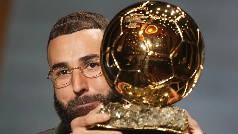 Foto: Real Madrid Jauhi Barcelona, Karim Benzema Jadi Pemain ke-8 Los Blancos yang Sabet Ballon d'Or, Ini Daftar Lengkapnya