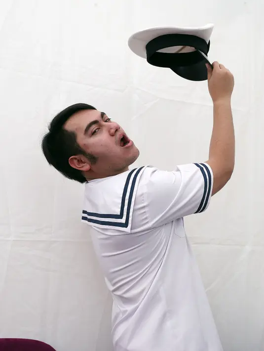 Nassar mengatakan, antara dirinya dan wanita itu memang masih sebatas teman. Nassar mengaku tidak ingin jatuh ke lubang kedua lantaran memutuskan untuk segera menjalin asmara. (Wimbarsana Kewas/Bintang.com)