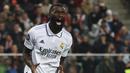 <p>Bek Real Madrid, Antonio Rudiger berselebrasi usai mencetak gol ke gawang Shakhtar Donetsk pada pertandingan lanjutan grup F Liga Champions di stadion Polish Army Stadium di Warsawa, Polandia, Rabu, 12 Oktober 2022. Shakhtar Donetsk bermain imbang atas Real Madrid 1-1. (AP Photo/Michal Dyjuk )</p>