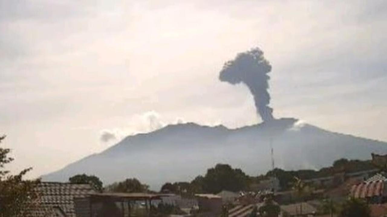 Gunung Marapi Erupsi Lagi Disertai Dentuman Keras, Semburkan Abu Vulkanik Setinggi 1.000 Meter