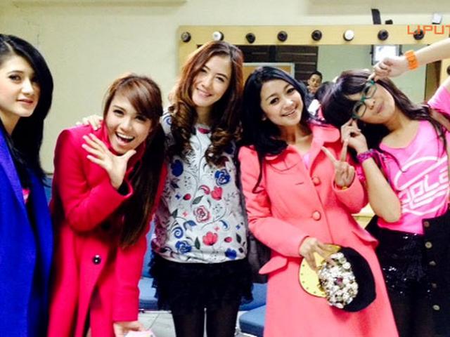 Asyiknya Karya Baru Super Girlies Recycle Lagu Dangdut Page 3