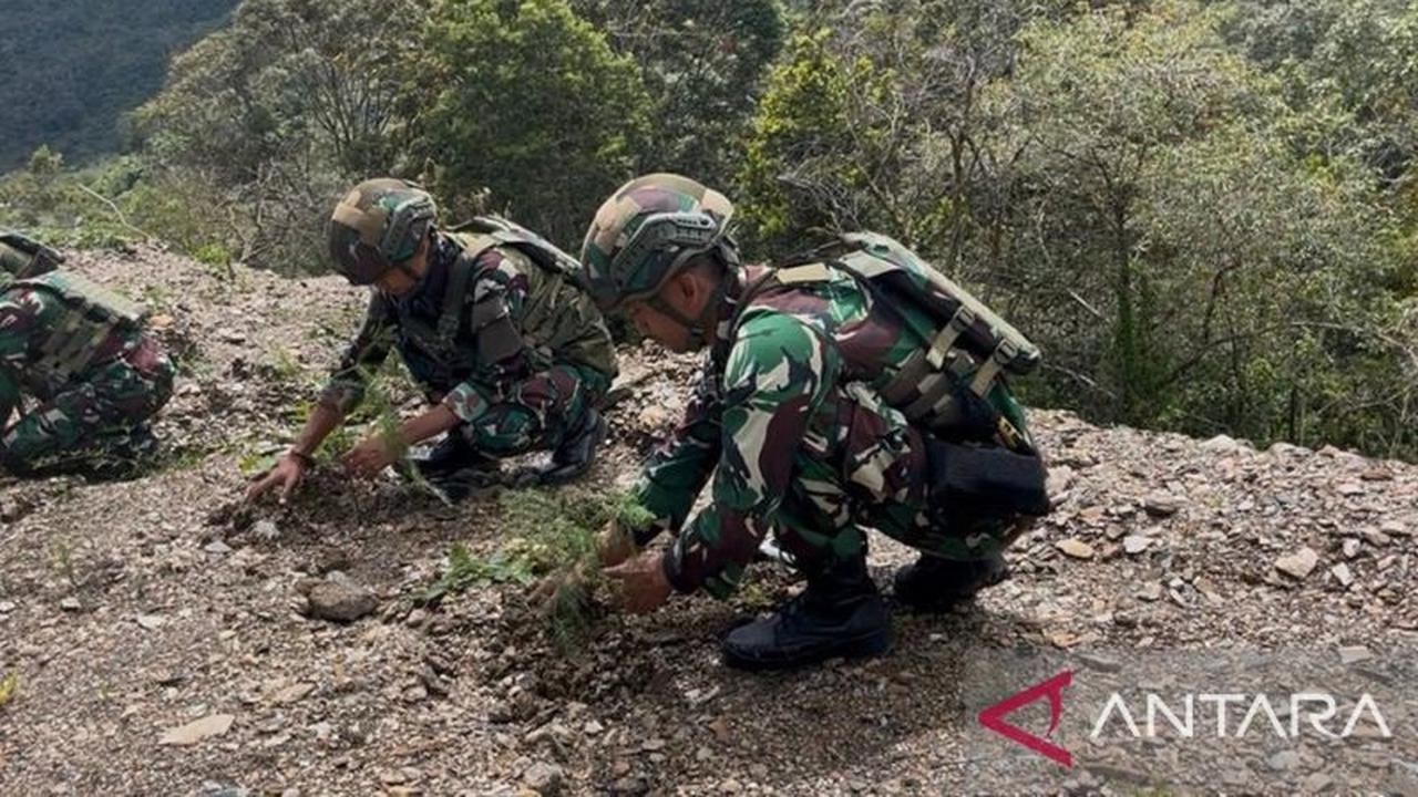Tahukah Anda Manfaatnya? Satgas Yonif 521/DY Gencarkan Penanaman Pohon di Mamteng untuk Pelestarian Alam