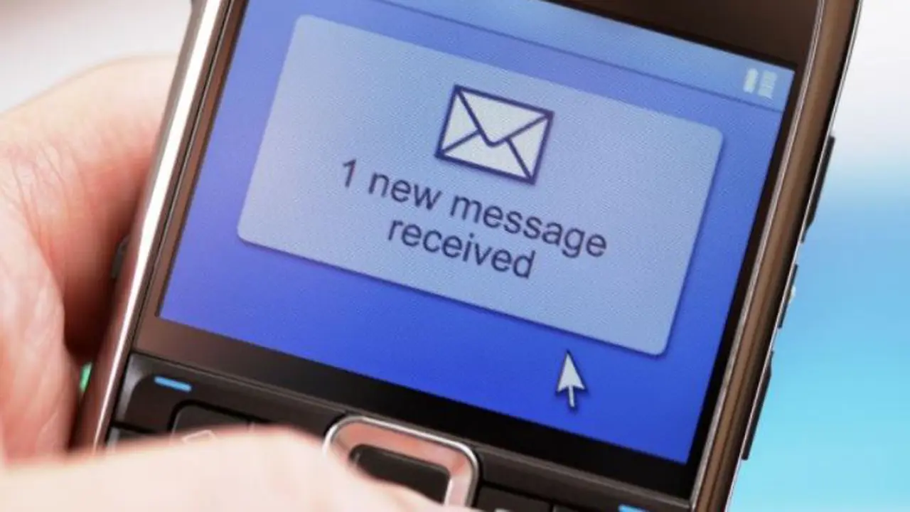 Respon Kocak Lewat SMS yang Bikin Kamu Ngakak Guling-Guling