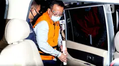 Menteri Kelautan dan Perikanan non aktif, Edhy Prabowo usai menjalani pemeriksaan di Gedung KPK Jakarta, Kamis (3/12/2020). Sebelumnya, Edhy ditangkap dan ditahan KPK sebagai tersangka kasus dugaan suap penetapan calon eksportir benih lobster pada Rabu (25/11). (Liputan6.com/Helmi Fithriansyah)