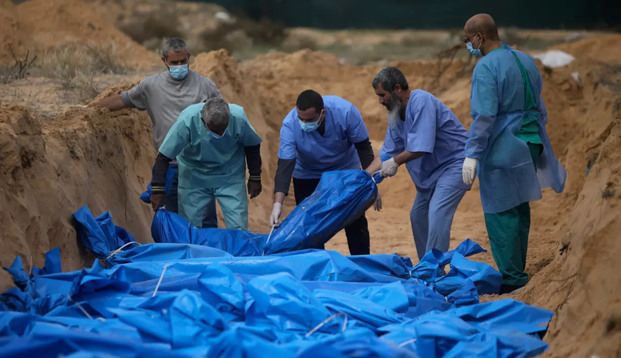 Sebelumnya, Rumah Sakit Indonesia yang terkena serangan udara Israel, sebagian telah dikosongkan pada hari Senin lalu, kata Ashraf al-Qudra, Juru Bicara Kementerian Kesehatan Gaza yang dikendalikan Hamas. (AP Photo/Mohammed Dahman)