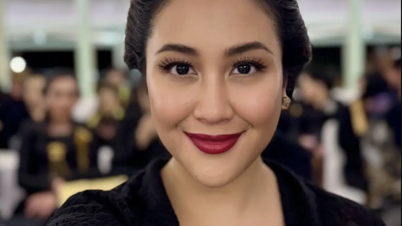 Sherina Munaf saat Kirab Malam Satu Suro di Solo