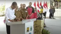 Jokowi saat meresmikan Pasar Induk Among Tani Batu. (Foto: youtube sekretariat presiden)