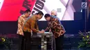 Ketua Umum PWI Pusat Margiono dan Gubernur Sumatera Barat, Irwan Prayitno meresmikan Peluncuran Hari Pers Nasional (HPN) 2018 di Jakarta, Minggu (10/9). Peluncuran HPN 2018 dimeriahkan dengan balutan nuansa budaya Minang. (Liputan6.com/Helmi Afandi)