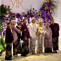 Intip tampilan keluarga Sule di acara akad nikah Rizky Febian &amp; Mahalini. [@nathalieholscher/@putridelina]