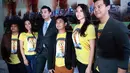 Para pemain yang terlibat yakni Raditya Dika, Annisa Rawles, Chandra Liow, Pandji Pragiwaksono, Frederik Alexander, dan Babe Cabita.  (Deki Prayoga/Bintang.com)