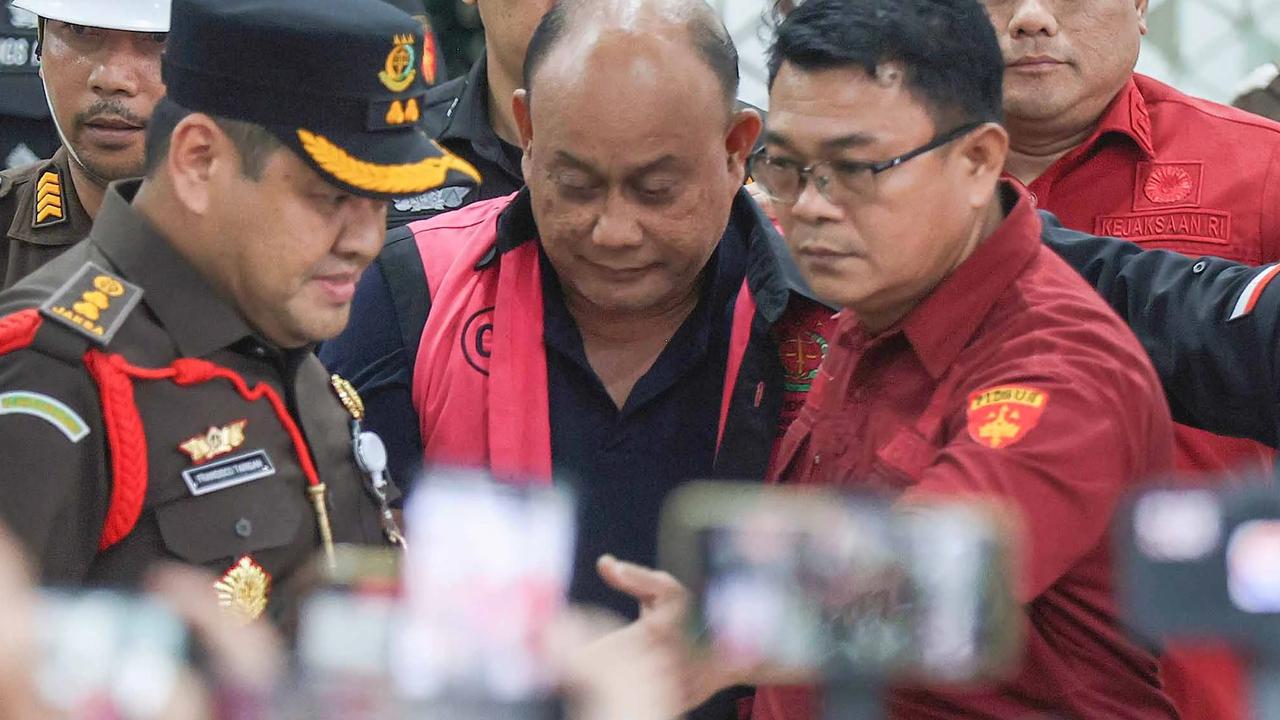 FOTO: Tiga Eks Pimpinan BGN Ditahan dalam Kasus Dugaan Korupsi Program MBG