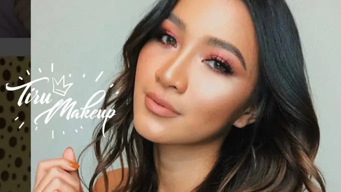 Tiru Makeup: Sentuhan Glamor Glowing ala Sara Robert
